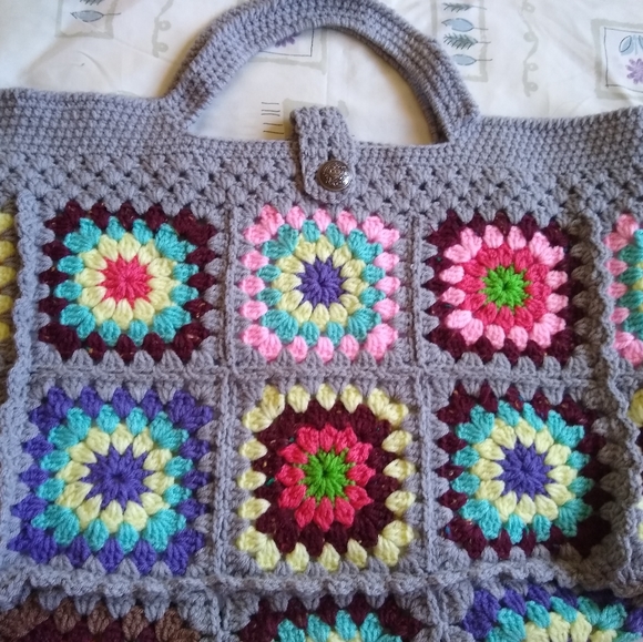 Granny square vintage style crochet gray handbag - Picture 2 of 5